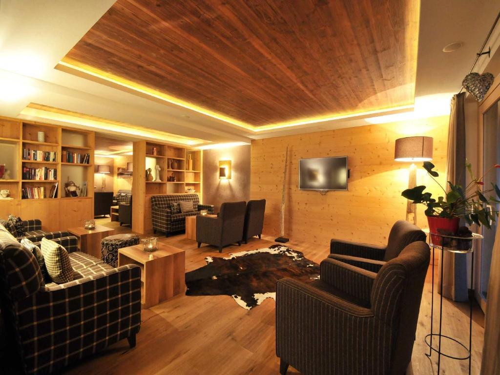 Aktiv & Relax Hotel Hubertus Villandro Exterior photo